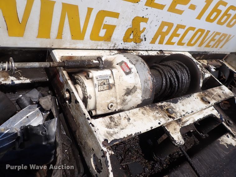 image for item DJ5547 2002 International 4300  rollback truck