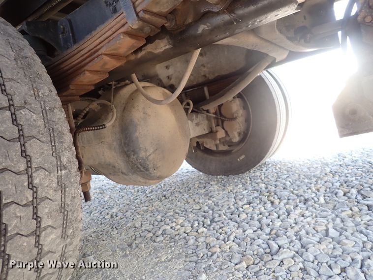 image for item DJ5547 2002 International 4300  rollback truck