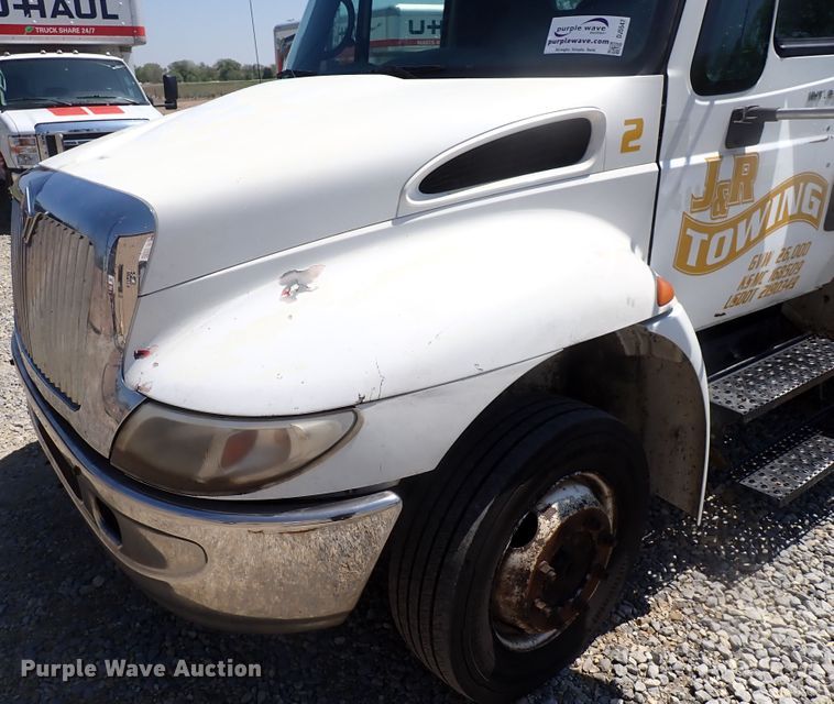 image for item DJ5547 2002 International 4300  rollback truck