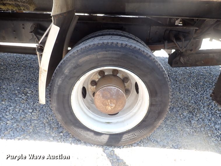 image for item DJ5547 2002 International 4300  rollback truck