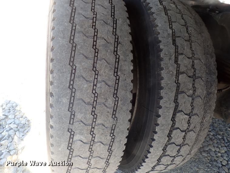 image for item DJ5547 2002 International 4300  rollback truck