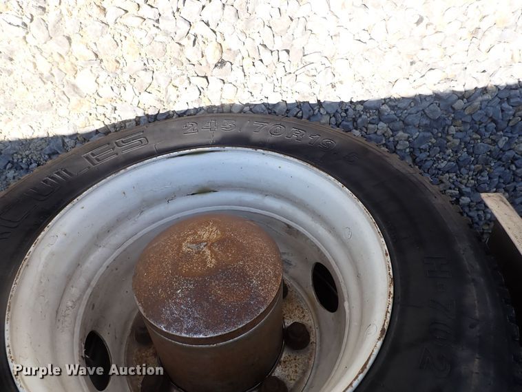 image for item DJ5547 2002 International 4300  rollback truck