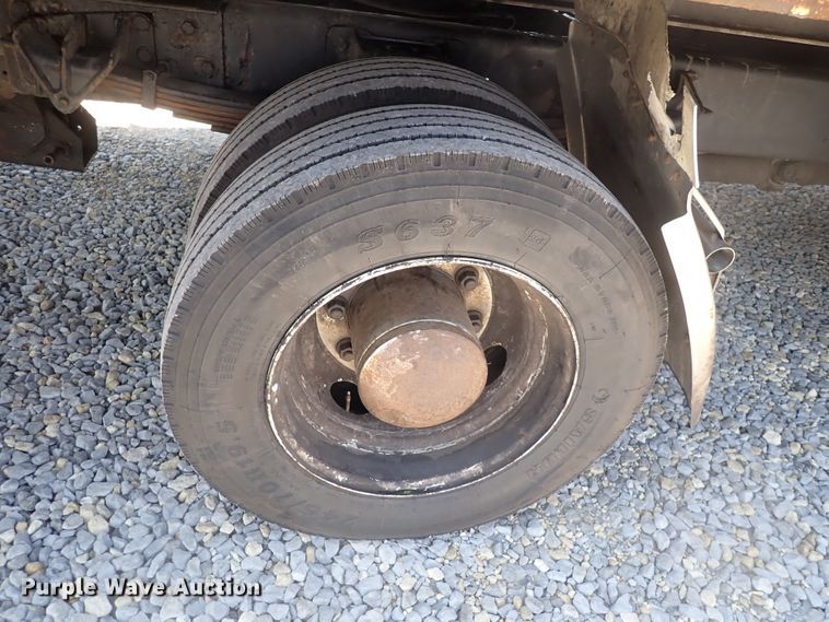 image for item DJ5547 2002 International 4300  rollback truck