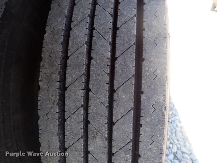 image for item DJ5547 2002 International 4300  rollback truck