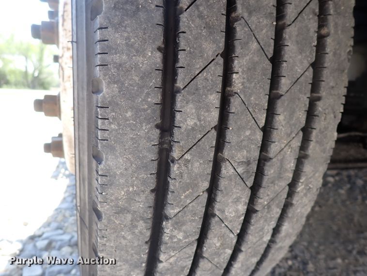 image for item DJ5547 2002 International 4300  rollback truck