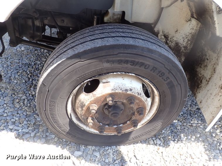 image for item DJ5547 2002 International 4300  rollback truck