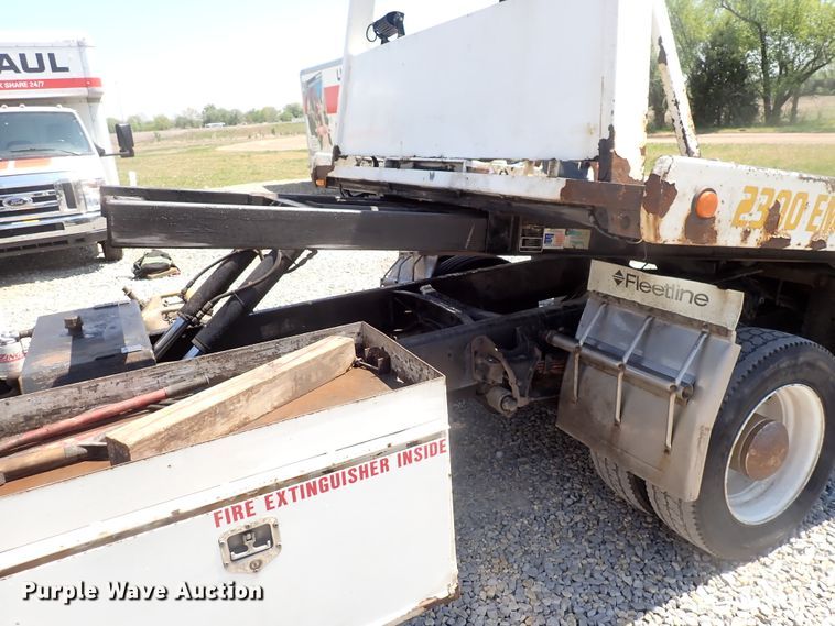 image for item DJ5547 2002 International 4300  rollback truck