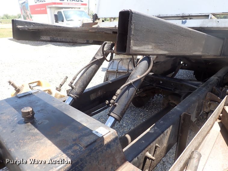 image for item DJ5547 2002 International 4300  rollback truck