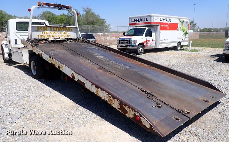 image for item DJ5547 2002 International 4300  rollback truck