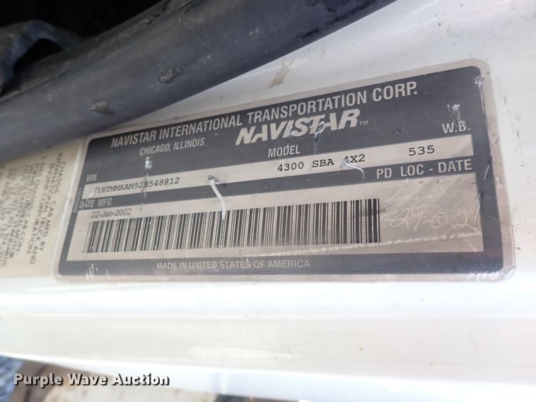 image for item DJ5547 2002 International 4300  rollback truck