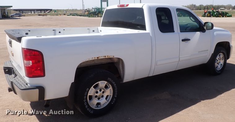 image for item DK4715 2013 Chevrolet Silverado 1500  Ext. Cab pickup truck