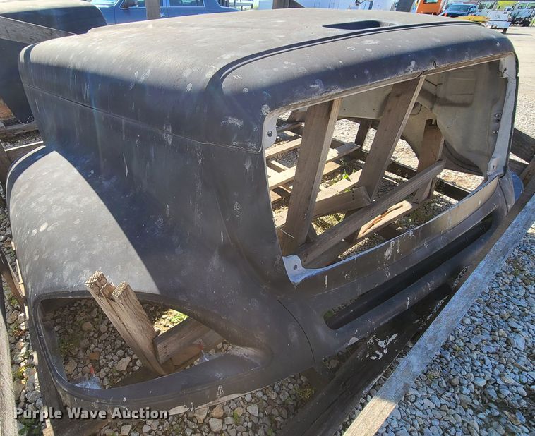 image for item DK4747 Freightliner truck hood