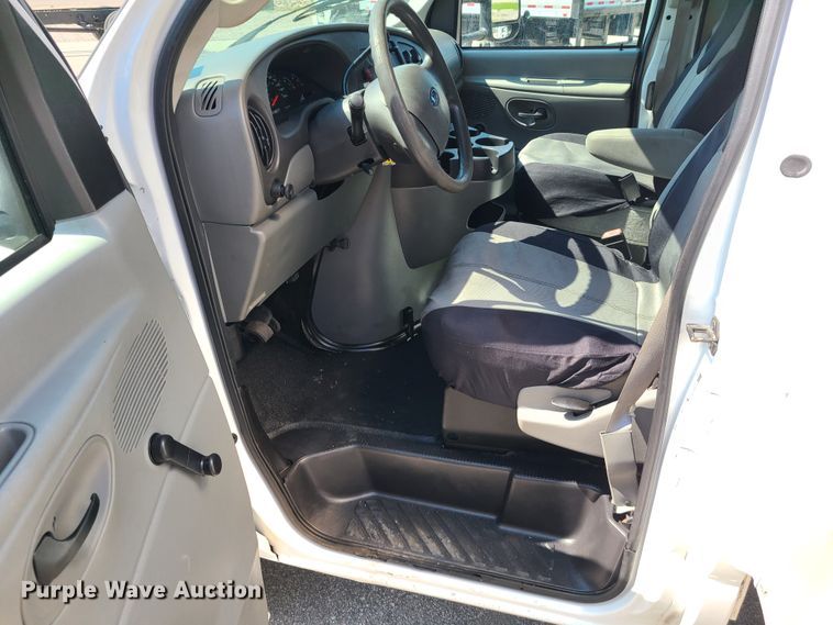 image for item DK4759 2007 Ford E450  box truck