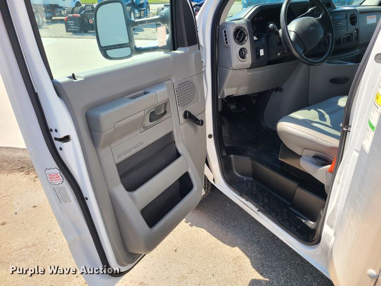 image for item DK4760 2013 Ford E350 Super Duty  box truck