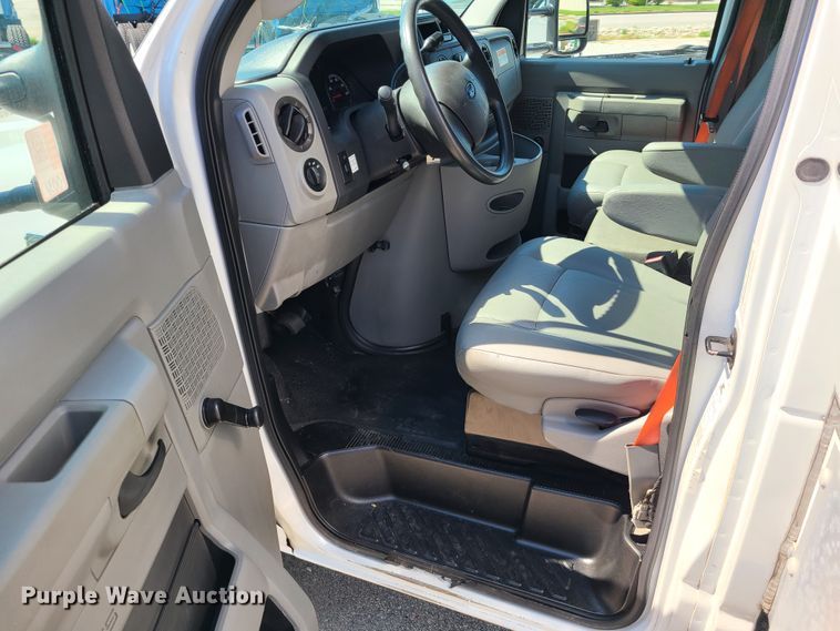 image for item DK4760 2013 Ford E350 Super Duty  box truck