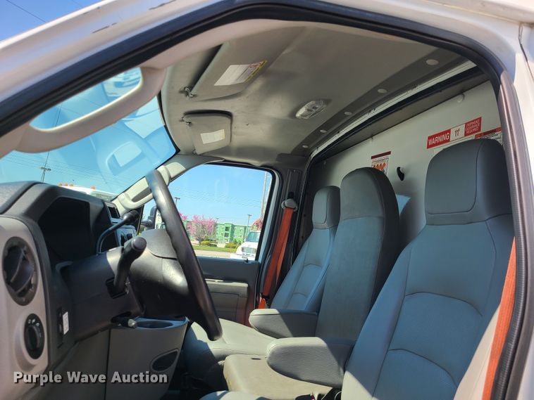 image for item DK4760 2013 Ford E350 Super Duty  box truck