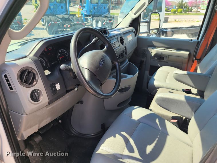 image for item DK4760 2013 Ford E350 Super Duty  box truck