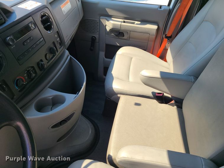 image for item DK4760 2013 Ford E350 Super Duty  box truck