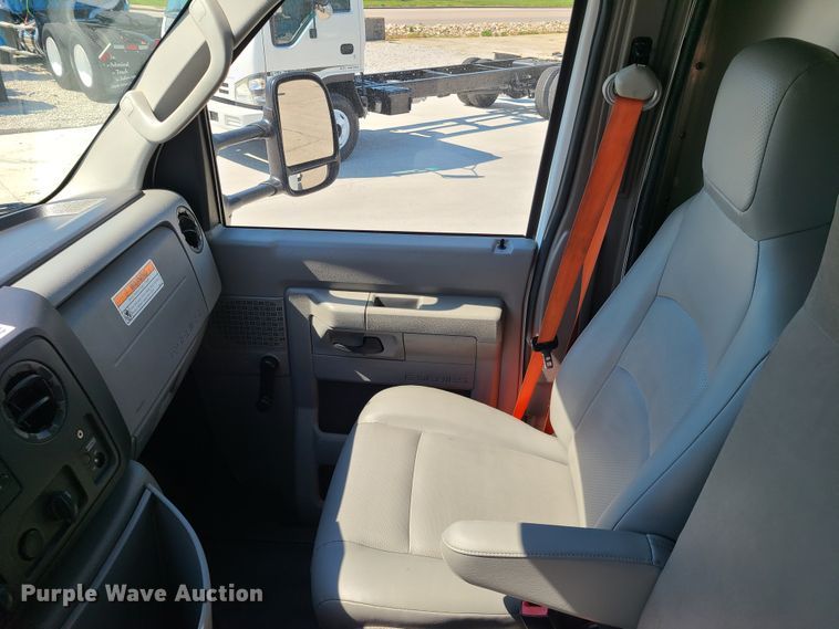 image for item DK4760 2013 Ford E350 Super Duty  box truck