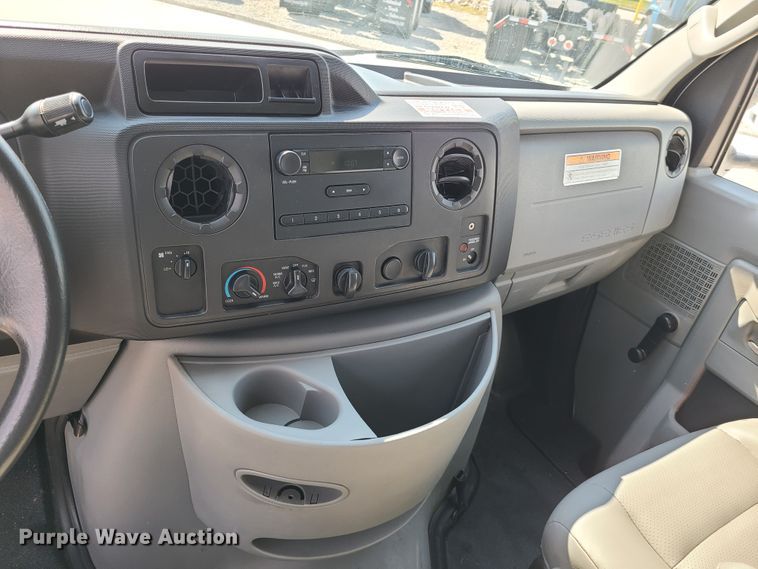 image for item DK4760 2013 Ford E350 Super Duty  box truck