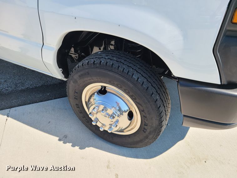 image for item DK4760 2013 Ford E350 Super Duty  box truck