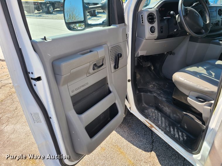 image for item DK4761 2012 Ford E450  box truck