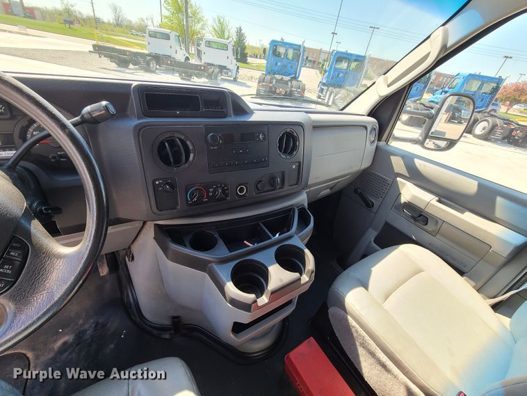 image for item DK4761 2012 Ford E450  box truck