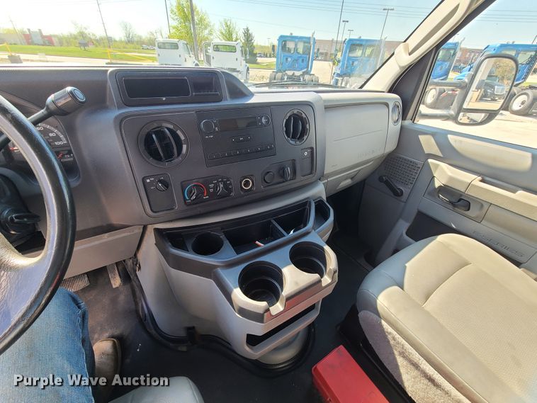 image for item DK4761 2012 Ford E450  box truck