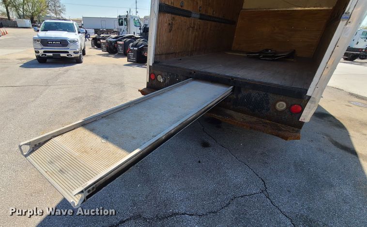 image for item DK4761 2012 Ford E450  box truck