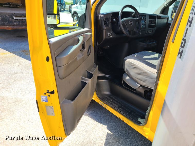 image for item DK4762 2008 GMC Savana G3500  box truck