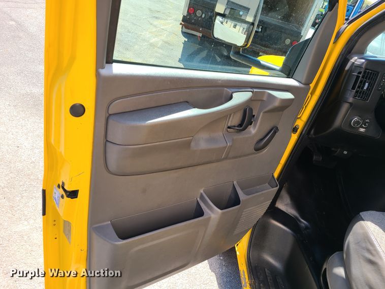 image for item DK4762 2008 GMC Savana G3500  box truck