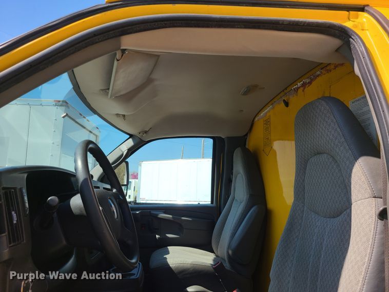 image for item DK4762 2008 GMC Savana G3500  box truck