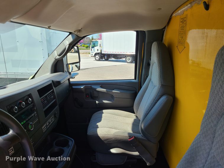 image for item DK4762 2008 GMC Savana G3500  box truck