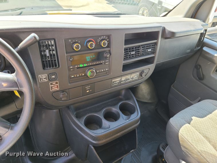 image for item DK4762 2008 GMC Savana G3500  box truck