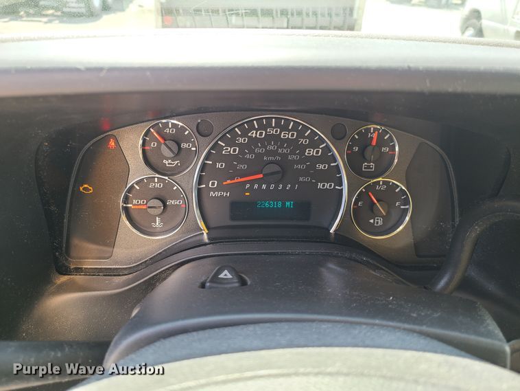 image for item DK4762 2008 GMC Savana G3500  box truck