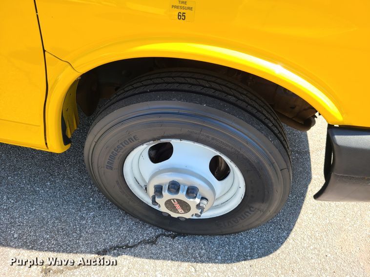 image for item DK4762 2008 GMC Savana G3500  box truck