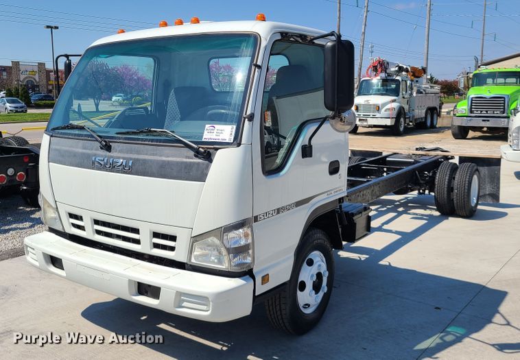 image for item DK4763 2006 Isuzu NPR  truck cab and chassis