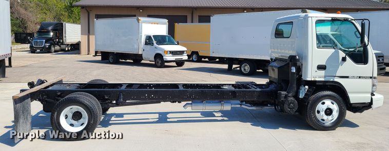 image for item DK4763 2006 Isuzu NPR  truck cab and chassis