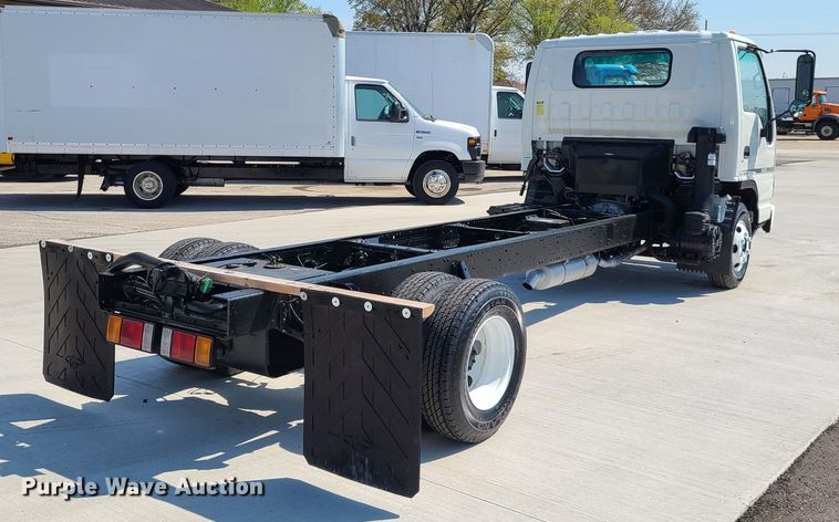 image for item DK4763 2006 Isuzu NPR  truck cab and chassis