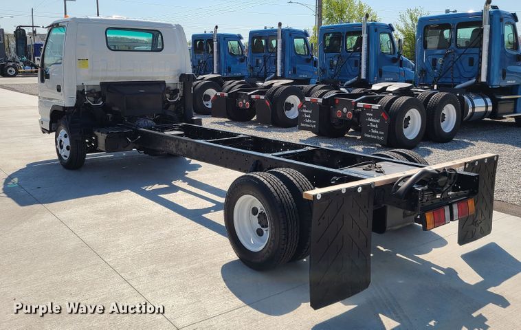 image for item DK4763 2006 Isuzu NPR  truck cab and chassis