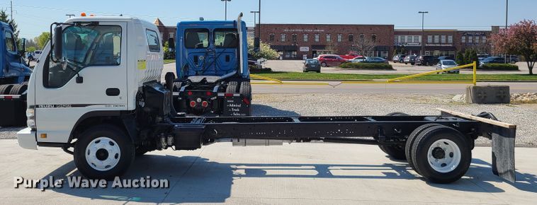 image for item DK4763 2006 Isuzu NPR  truck cab and chassis