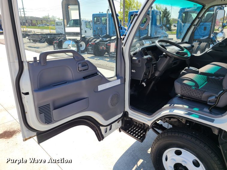 image for item DK4763 2006 Isuzu NPR  truck cab and chassis