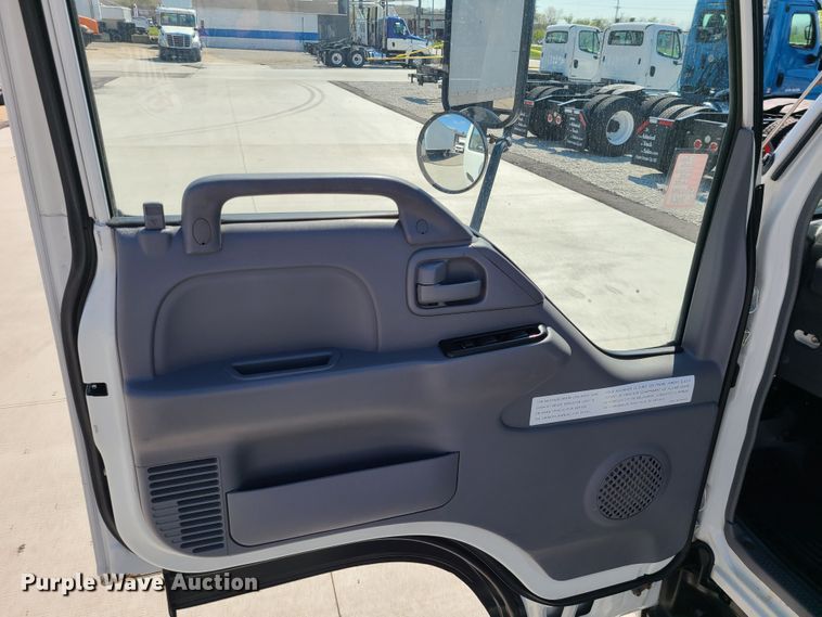 image for item DK4763 2006 Isuzu NPR  truck cab and chassis