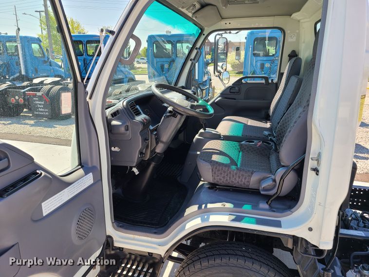 image for item DK4763 2006 Isuzu NPR  truck cab and chassis