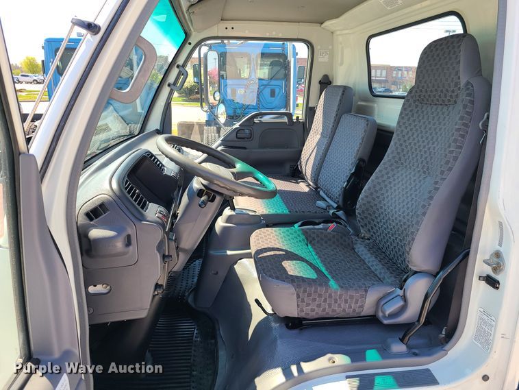 image for item DK4763 2006 Isuzu NPR  truck cab and chassis