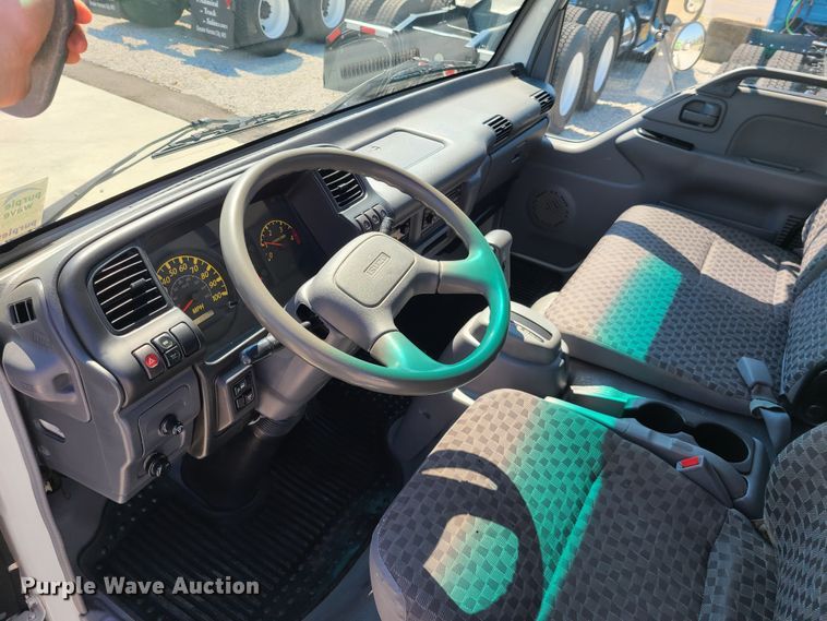 image for item DK4763 2006 Isuzu NPR  truck cab and chassis