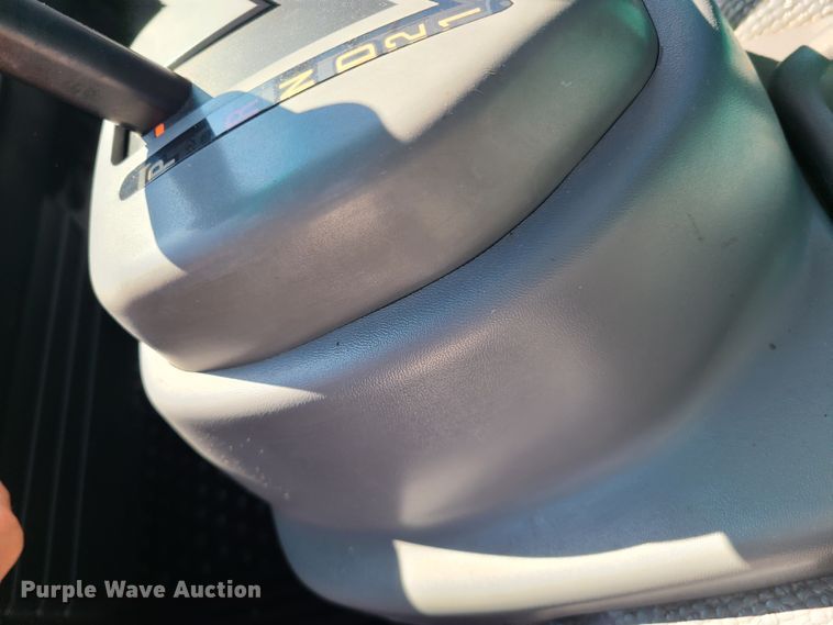 image for item DK4763 2006 Isuzu NPR  truck cab and chassis