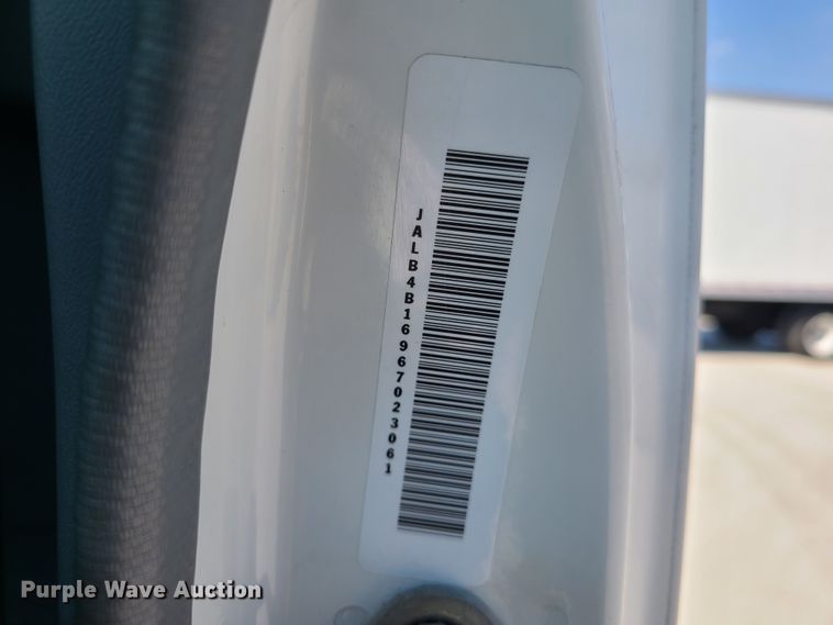 image for item DK4763 2006 Isuzu NPR  truck cab and chassis