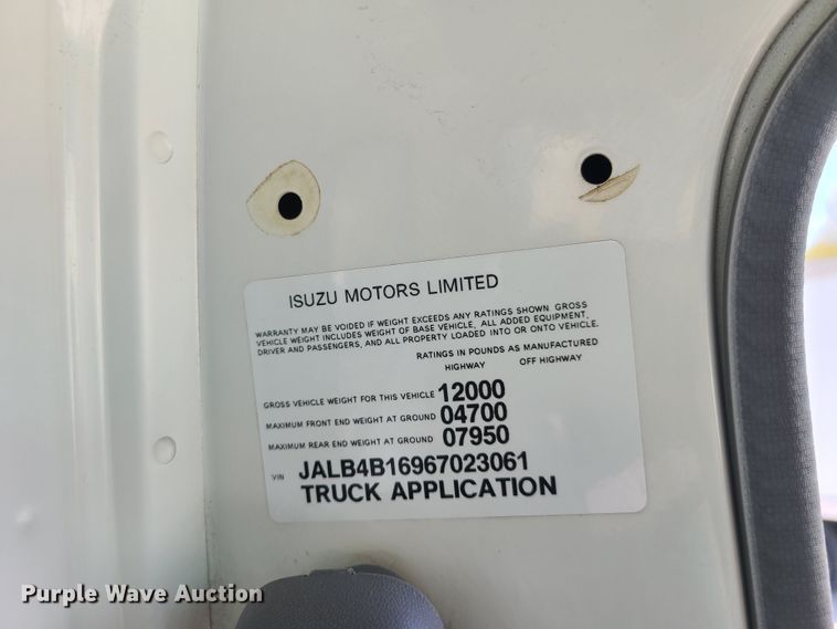 image for item DK4763 2006 Isuzu NPR  truck cab and chassis