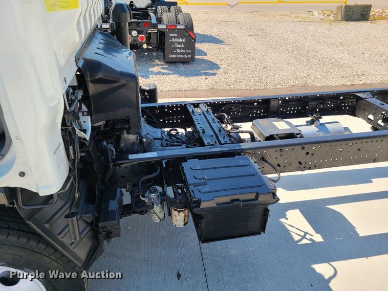 image for item DK4763 2006 Isuzu NPR  truck cab and chassis